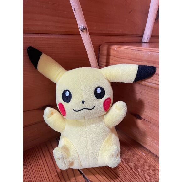 7” TOMY Pokémon Pikachu Plush - Picture 1 of 3